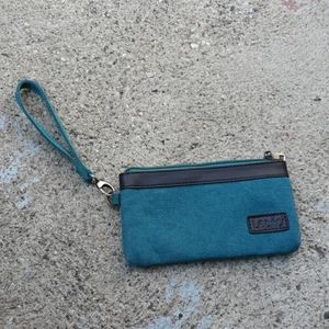 Lecxci wristlet